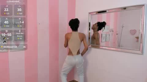 Snapshot of amaia_monroe chatting on May 4, 12:28 am amaia_monroe online show from May 4, 12:28 am