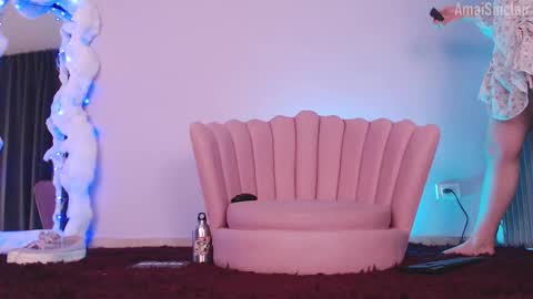 Amai  Sinclair  online show from October 18, 6:05 am