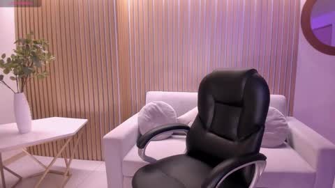 Amalia cruss online show from September 20, 8:10 pm