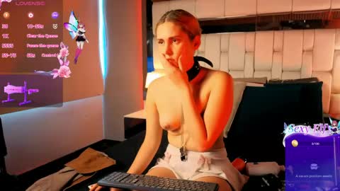 Snapshot of amaliamartinez77 chatting on May 4, 2:35 pm Ameliamartinez77 online show from May 4, 2:35 pm
