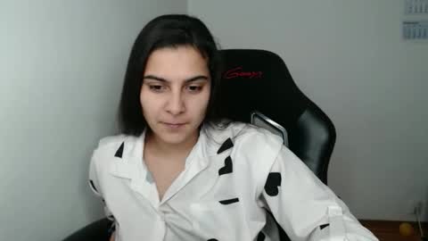 Snapshot of amanda5star chatting on January 17, 5:12 am The queen of the biceps online show from January 17, 5:12 am