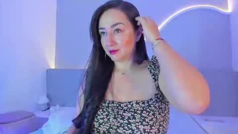 Snapshot of amanda_benz_ chatting on July 6, 11:07 am amanda_benz_ online show from July 6, 11:07 am