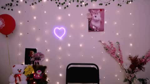 amanda_bright_ online show from April 9, 11:15 am