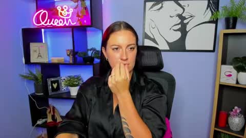 Snapshot of amanda_burn chatting on June 10, 1:54 pm Amanda online show from June 10, 1:54 pm