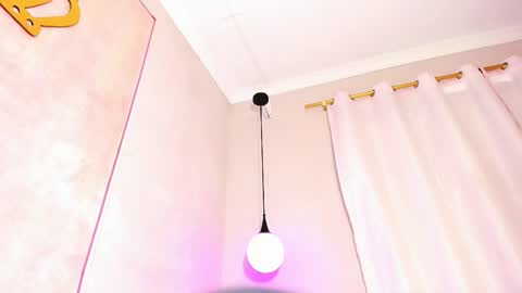 Amanda Marcuzzi  online show from October 25, 11:51 am