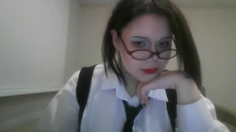 Snapshot of amanda_mia chatting on April 21, 5:28 pm amanda_mia online show from April 21, 5:28 pm