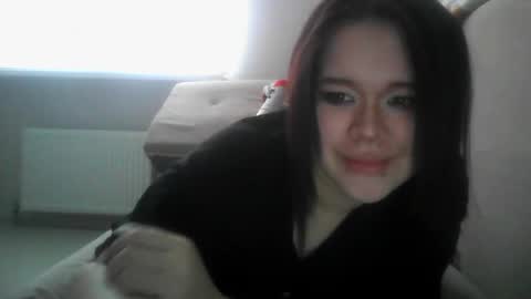 Snapshot of amanda_mia chatting on April 23, 12:29 pm amanda_mia online show from April 23, 12:29 pm