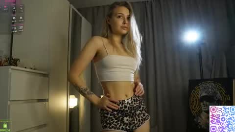 Snapshot of amanda_sayhey chatting on November 8, 6:51 pm online show from November 8, 6:51 pm