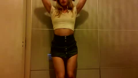 Snapshot of amanda_style chatting on December 7, 7:10 pm amanda_style online show from December 7, 7:10 pm