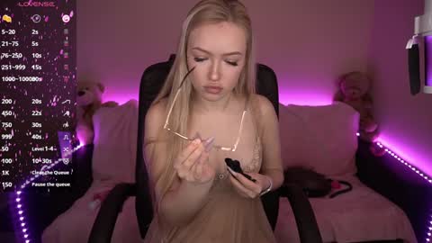 Snapshot of amandaafire chatting on January 29, 9:33 am Amanda online show from January 29, 9:33 am