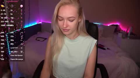 Snapshot of amandaafire chatting on October 5, 5:17 am Amanda online show from October 5, 5:17 am