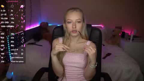 Snapshot of amandaafire chatting on October 13, 6:02 am Amanda online show from October 13, 6:02 am