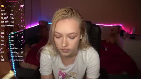 Snapshot of amandaafire chatting on October 15, 8:14 am Amanda online show from October 15, 8:14 am