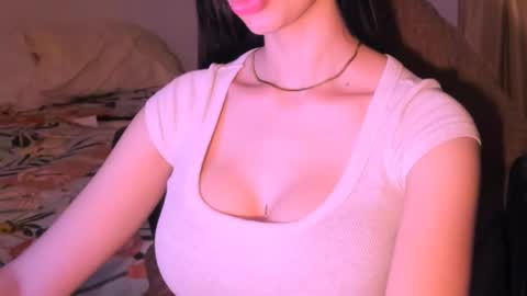 Snapshot of amandaxxx_10 chatting on February 4, 1:34 am Amanda online show from February 4, 1:34 am