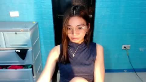 Snapshot of amarabellax chatting on April 23, 5:48 pm BELLA online show from April 23, 5:48 pm