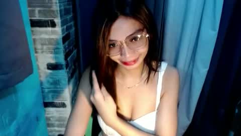 Snapshot of amarabellax chatting on May 24, 1:10 am BELLA online show from May 24, 1:10 am
