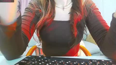 Snapshot of amaraluna_ chatting on April 8, 8:09 pm Nika online show from April 8, 8:09 pm