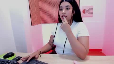 Snapshot of amaranta_blake chatting on August 5, 8:22 pm AMARANTA online show from August 5, 8:22 pm