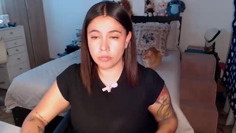 Snapshot of amarat_jolie chatting on May 5, 3:36 am Mila online show from May 5, 3:36 am