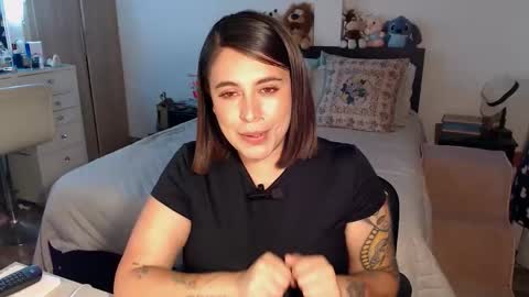 Snapshot of amarat_jolie chatting on June 2, 3:08 am Mila online show from June 2, 3:08 am