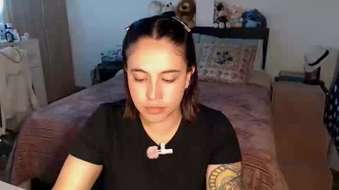 Snapshot of amarat_jolie chatting on June 5, 3:46 am Mila online show from June 5, 3:46 am