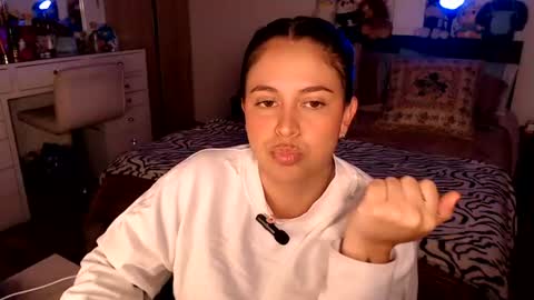 Snapshot of amarat_jolie chatting on July 2, 2:33 am Mila online show from July 2, 2:33 am