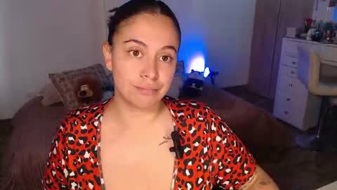 Snapshot of amarat_jolie chatting on August 5, 7:17 pm Mila online show from August 5, 7:17 pm