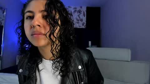 Snapshot of amarettho chatting on May 29, 12:14 pm Emily online show from May 29, 12:14 pm