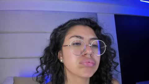 Snapshot of amarettho chatting on May 31, 6:09 pm Emily online show from May 31, 6:09 pm