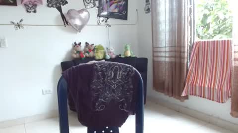 Snapshot of amaris_c chatting on December 30, 1:58 pm amaris_c online show from December 30, 1:58 pm