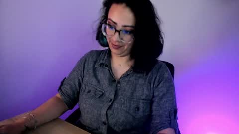 Snapshot of amaryllis_vizcaya chatting on December 6, 9:13 pm Katt online show from December 6, 9:13 pm