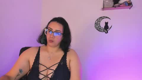 Snapshot of amaryllis_vizcaya chatting on December 19, 2:23 am Katt online show from December 19, 2:23 am