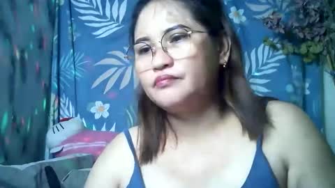 Snapshot of amazing_angel22 chatting on May 10, 11:43 pm amazing angel online show from May 10, 11:43 pm