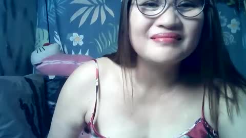 Snapshot of amazing_angel22 chatting on May 22, 4:01 pm amazing angel online show from May 22, 4:01 pm