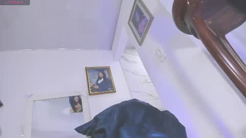 Snapshot of amazing_vivi chatting on August 8, 1:52 am Vivi online show from August 8, 1:52 am