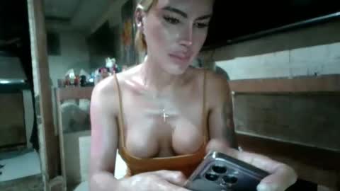 Snapshot of amazingbombshellx chatting on May 17, 4:47 pm kendra online show from May 17, 4:47 pm