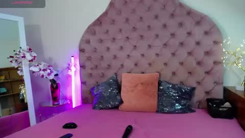 Snapshot of amazongoddess_ chatting on June 19, 12:42 pm Amazon online show from June 19, 12:42 pm