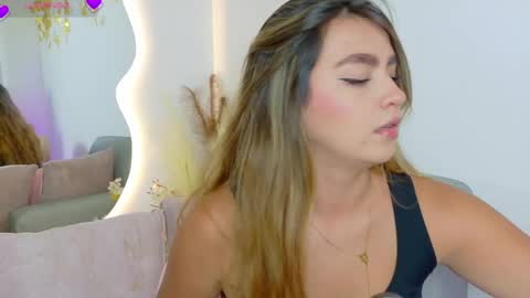 Snapshot of ambar_carterr chatting on May 17, 3:15 am Ambar online show from May 17, 3:15 am