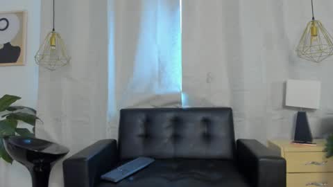 Snapshot of ambar_cullen chatting on March 17, 9:07 pm ambar_cullen online show from March 17, 9:07 pm