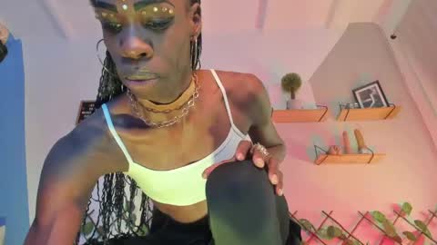 Snapshot of ambar_fitness88 chatting on May 24, 11:37 am Ambar fitness88 online show from May 24, 11:37 am