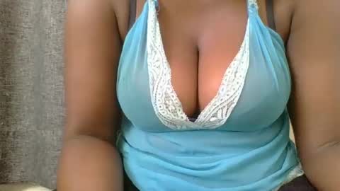 Snapshot of ambar_jasiri chatting on January 14, 9:56 am Mia online show from January 14, 9:56 am