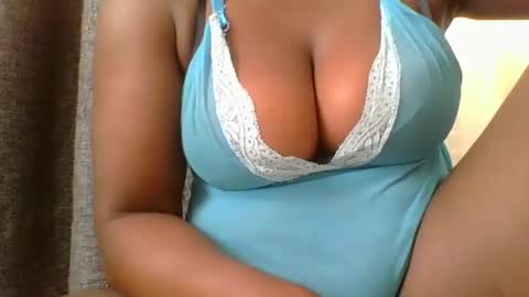 Snapshot of ambar_jasiri chatting on January 26, 12:54 pm Mia online show from January 26, 12:54 pm