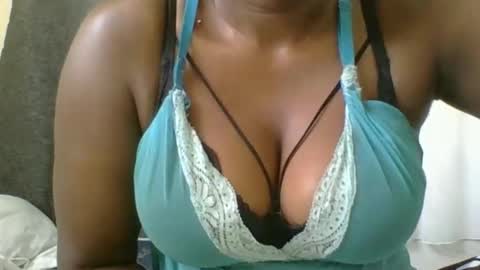 Snapshot of ambar_jasiri chatting on September 14, 5:39 am Mia online show from September 14, 5:39 am