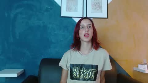 Snapshot of ambar_roux1 chatting on January 29, 7:00 pm ambar_roux1 online show from January 29, 7:00 pm