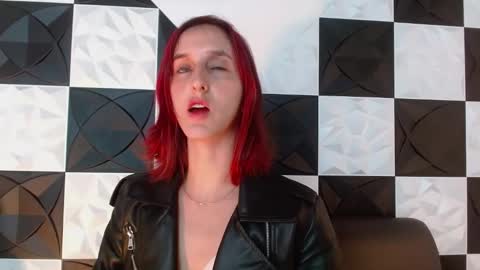 Snapshot of ambar_roux1 chatting on February 10, 3:53 pm ambar_roux1 online show from February 10, 3:53 pm