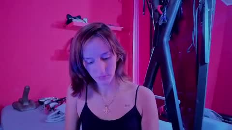 Snapshot of ambar_roux1 chatting on September 8, 5:23 pm ambar_roux1 online show from September 8, 5:23 pm