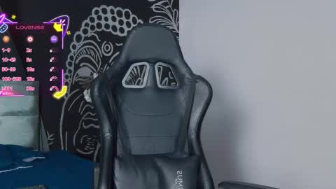 Snapshot of ambardupont chatting on February 6, 8:01 pm Ambar online show from February 6, 8:01 pm