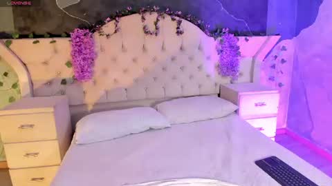 Snapshot of ambardupont_ chatting on June 10, 6:01 am Ambar Dupont online show from June 10, 6:01 am