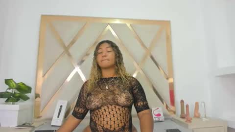 Snapshot of ambarglowasm chatting on June 1, 9:05 pm Ambar online show from June 1, 9:05 pm