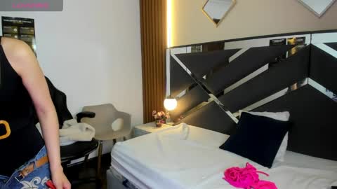 Ambar Ross online show from April 1, 2:03 pm